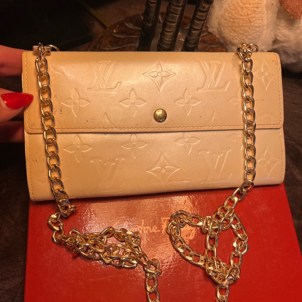 LOUIS VUITTON Authentic, Clutch, Bifold Wallet, Crossbody.